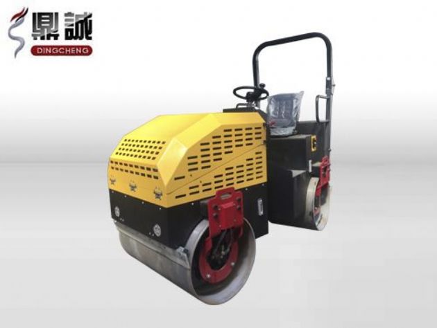 點擊查看詳細信息<br>標題：2.5噸全液壓座駕式振動壓路機 閱讀次數：13529